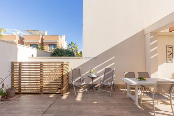 Chalet independiente en venta en AV ARGENTINA DE, 33, Rojales
photo 1