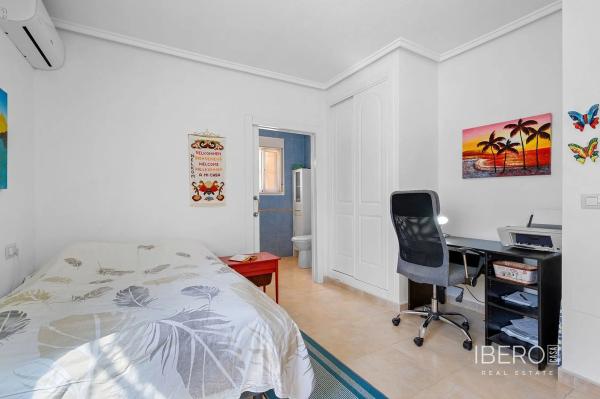 Chalet independiente en venta en Calle Castillo, Rojales
photo 1