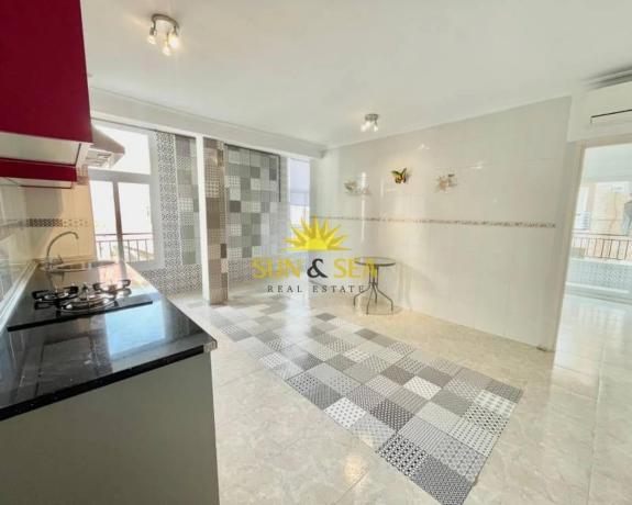 Piso en venta en Barrio Centro - Muelle Pesquero, Torrevieja
 photo 4