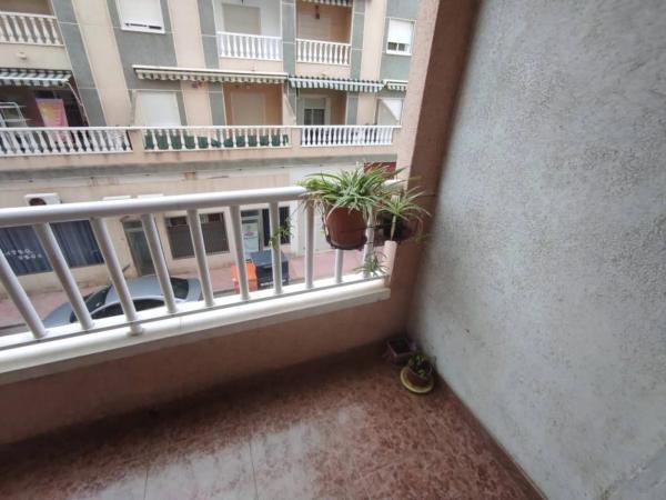 Piso en venta en Calle Villa Madrid, Torrevieja
thumbnail 1