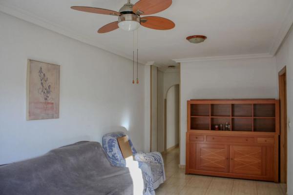 Piso en venta en Calle Vitoria, Torrevieja
photo 1