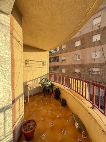 Piso en venta en Calle Vitoria, Torrevieja
thumbnail 1