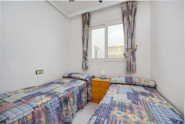 Piso en venta en Calle Urbano Arregui, Torrevieja
photo 1