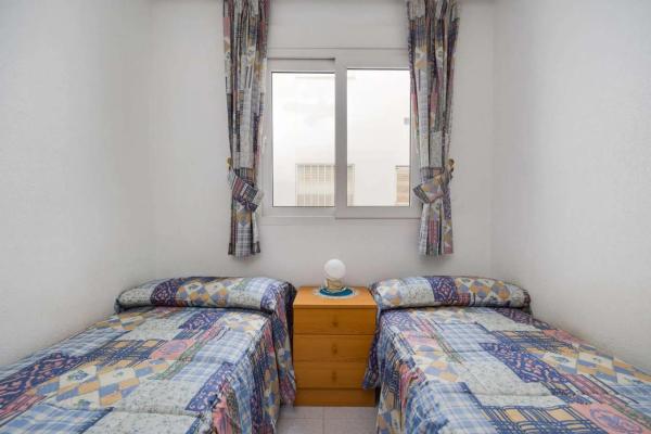 Piso en venta en Calle Urbano Arregui, Torrevieja
thumbnail 1