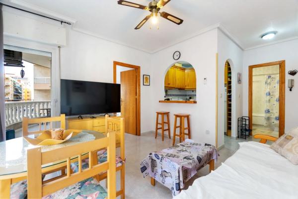 Piso en venta en Calle Rafal s/n, Torrevieja
thumbnail 1