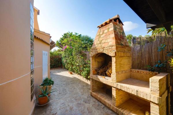 Chalet wolnostojący na sprzedaż w Calle de los Hibiscus, Torrevieja thumbnail 1