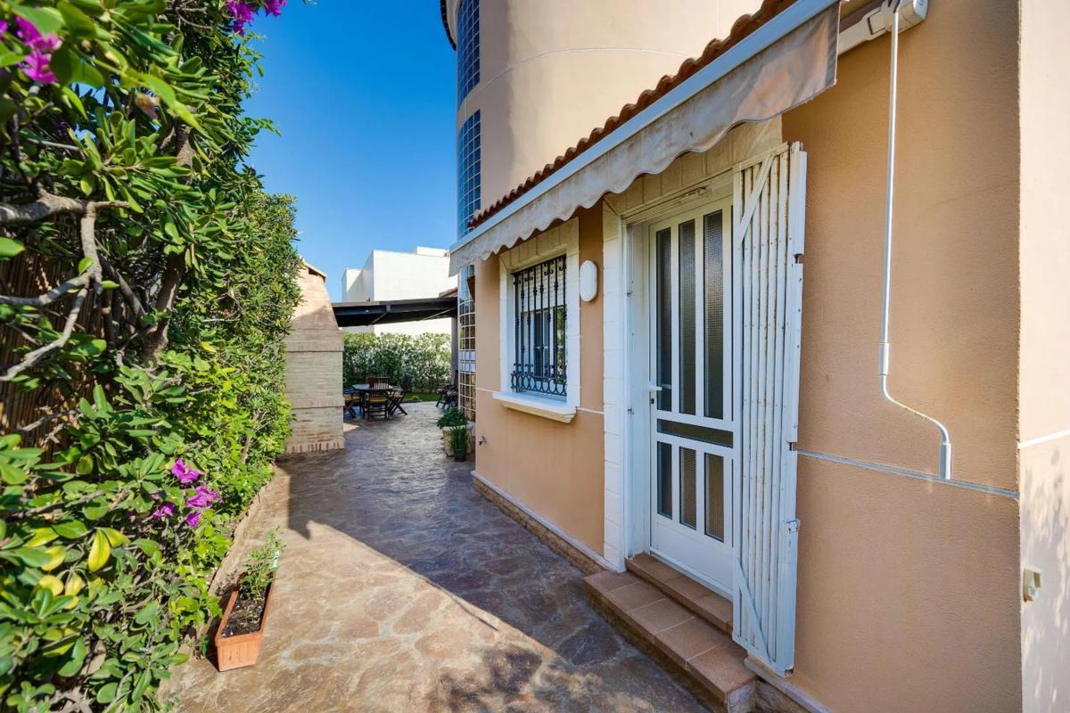 Venta de chalet independiente en Calle de los Hibiscus, Torrevieja
 photo 4