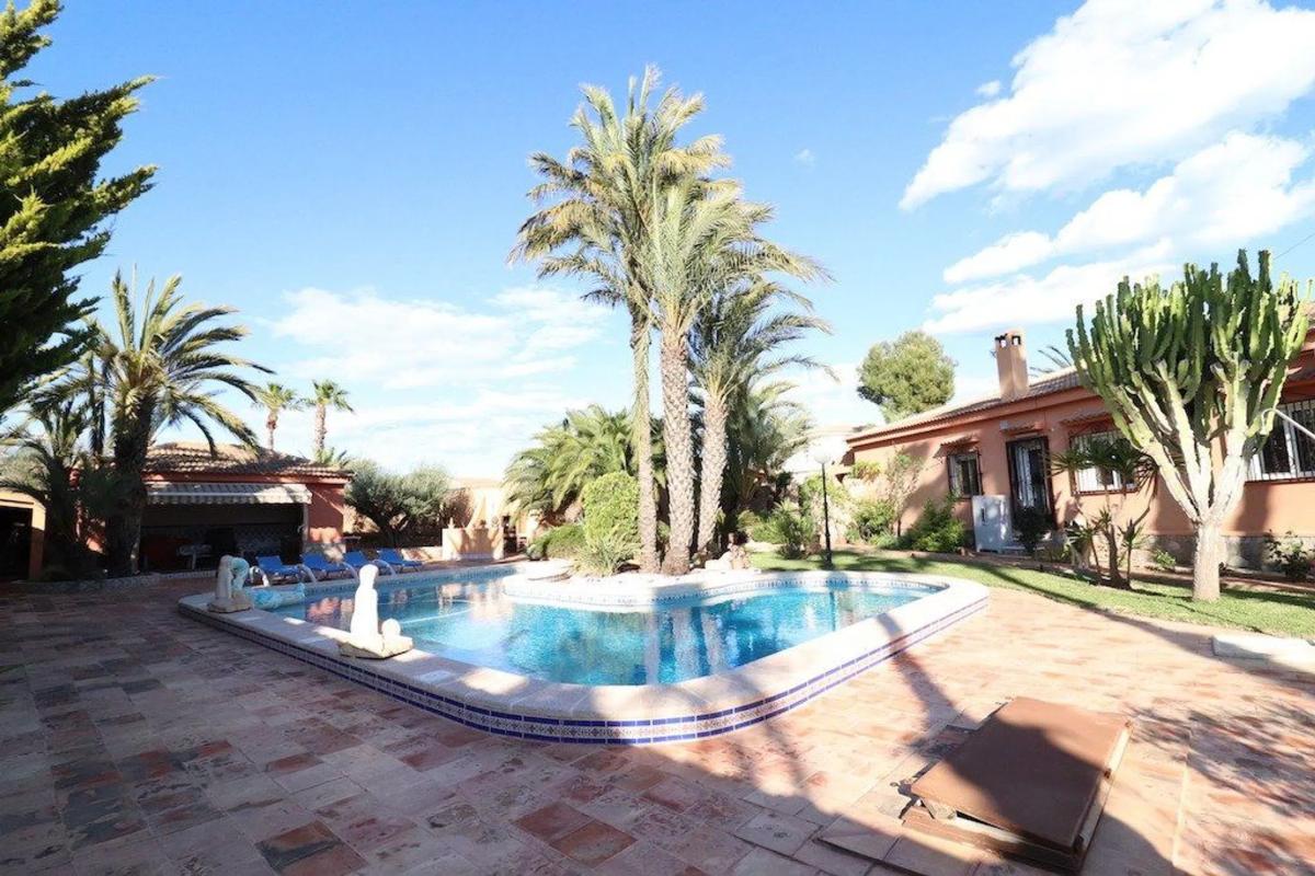 Venta de chalet independiente en Barrio La Siesta - El Salado - Torreta, Torrevieja
 photo 2