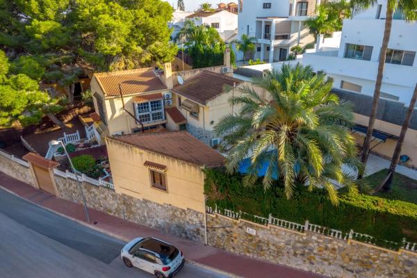 Chalet independiente en venta en Barrio Los Balcones - Los Altos del Edén, Torrevieja
photo 1
