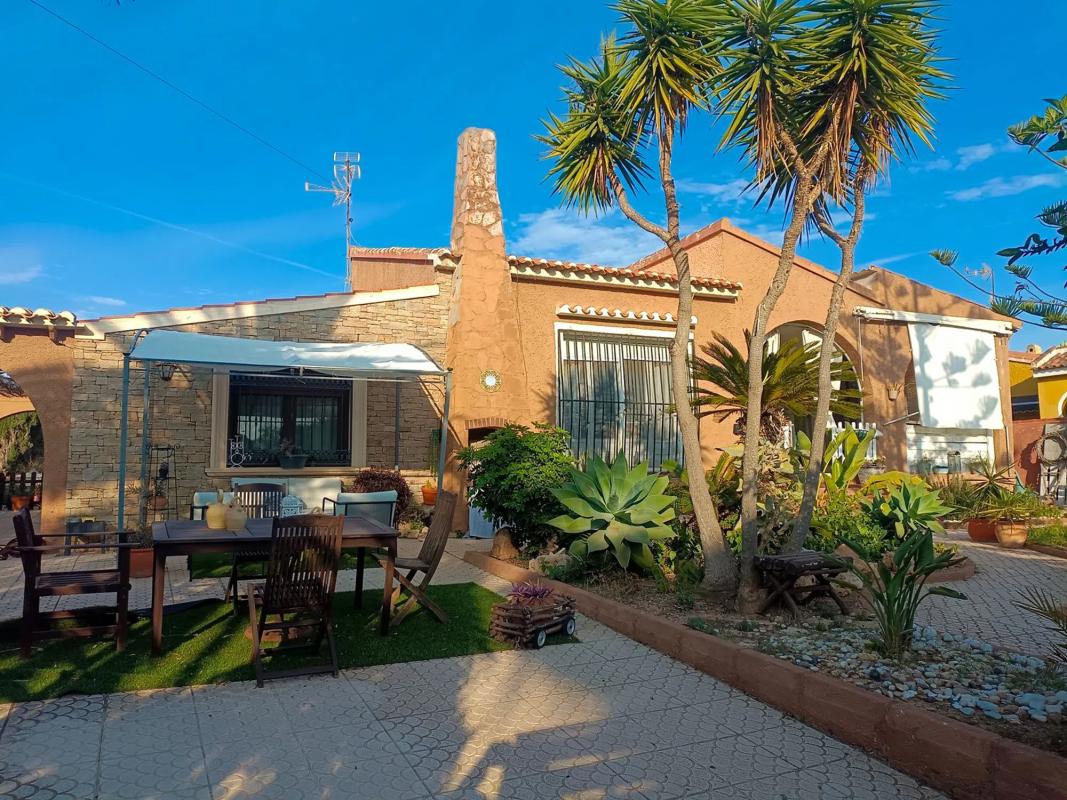 Venta de chalet independiente en Calle 2 Aguas Nuevas, 27, Torrevieja
photo 1