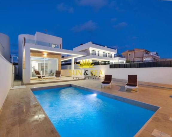 Chalet independiente en venta en Barrio Aguas Nuevas, Torrevieja
photo 1