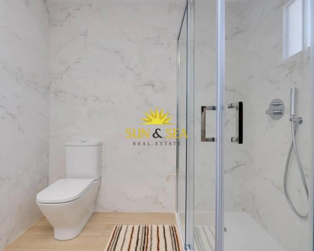 Sale of independent chalet in Barrio Aguas Nuevas, Torrevieja
photo 2