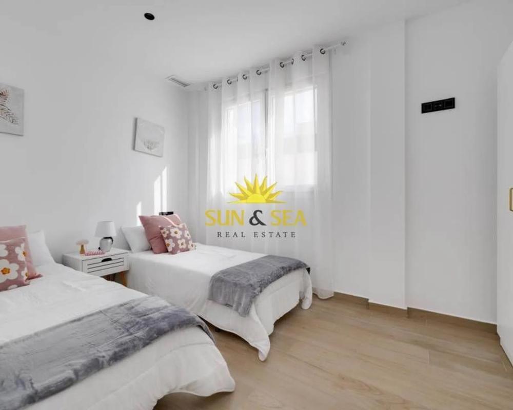 Sale of independent chalet in Barrio Aguas Nuevas, Torrevieja
photo 3