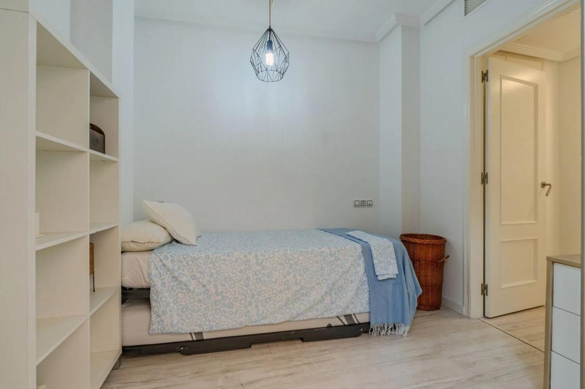 Venta de piso en Calle Caballero de Rodas, 52, Torrevieja
photo 1