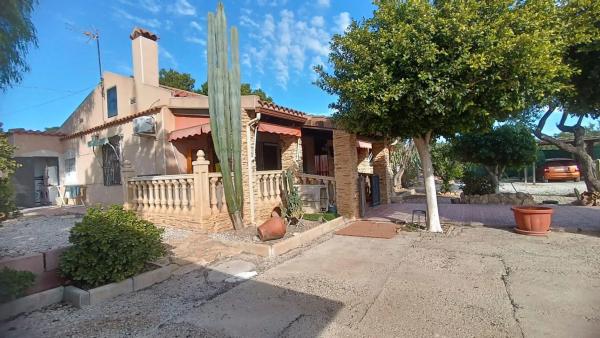 Chalet independiente en venta en Torrellano, Elche / Elx
 photo 1