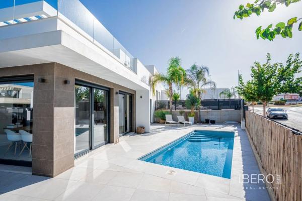 Chalet independiente en venta en Avenida de l'Alegría, Elche / Elx
 photo 1