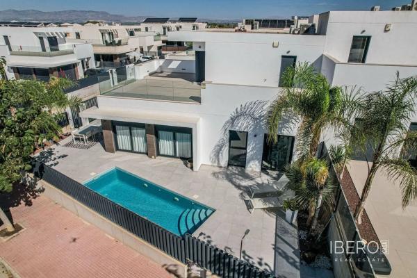 Chalet independiente en venta en Avenida de l'Alegría, Elche / Elx
 photo 2