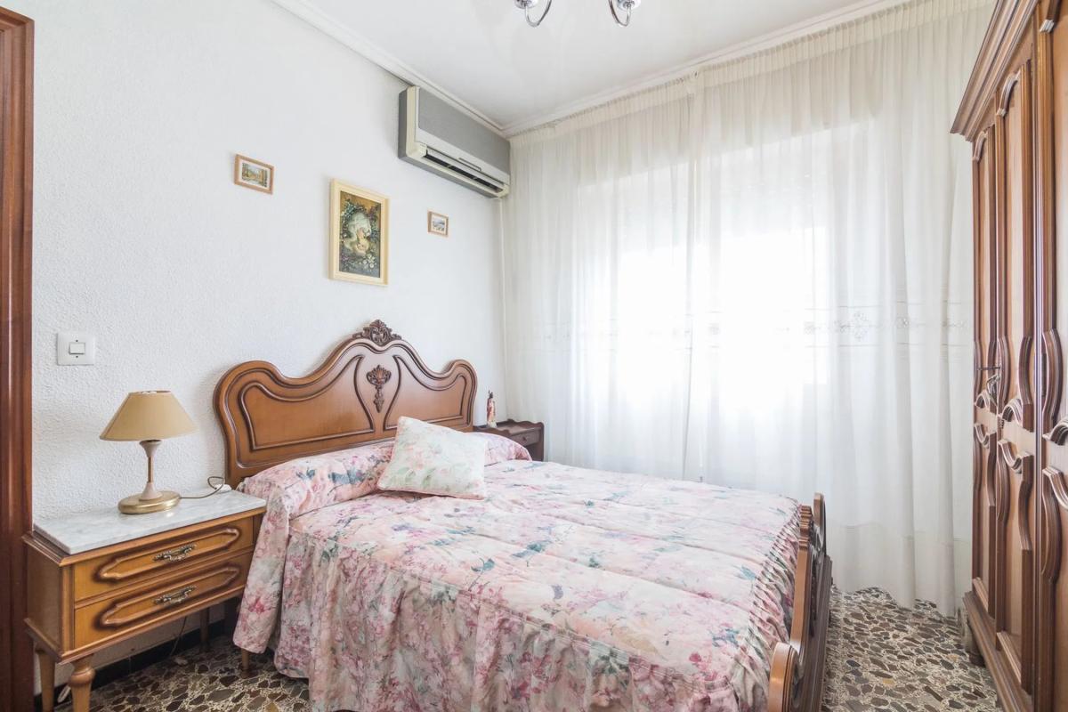 Venta de piso en CL POETA MIGUEL HERNANDEZ, Elche / Elx
photo 3