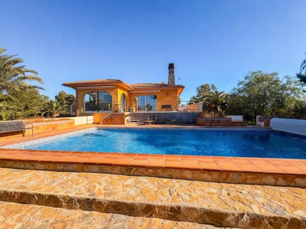Chalet independiente en venta en Calle de la Joventut, Elche / Elx
 photo 1