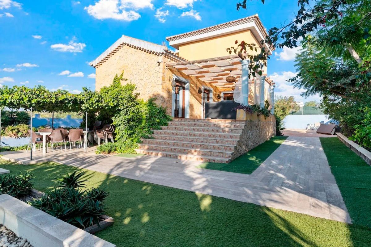 Sale of independent chalet in Zona norte, Santa Pola
photo 1