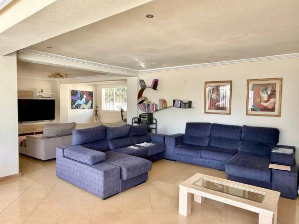 Chalet independiente en venta en Barrio Alicante Golf, Alicante / Alacant
thumbnail 1
