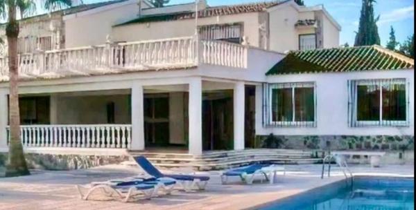 Chalet independiente en venta en Barrio Alicante Golf, Alicante / Alacant
thumbnail 2