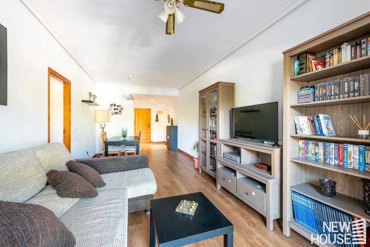 Sale of apartment in CL VICENTE ROCAMORA ONTENIEN, Alicante
photo 1