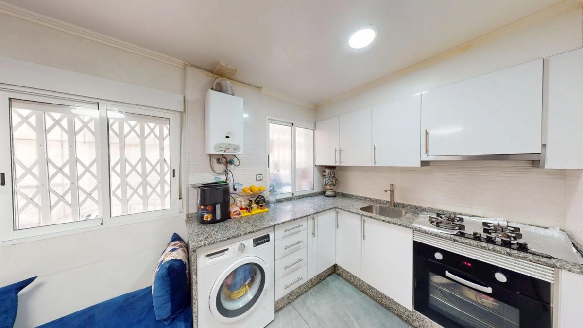 Venta de piso en Pasaje Juan Ramon Jimenes, Alicante / Alacant
photo 2