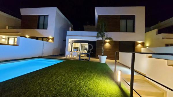 Chalet independiente en venta en Pueblo Español - Coveta Fumá, El Campello
photo 1