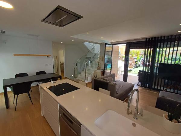 Chalet independiente en venta en Pueblo Español - Coveta Fumá, El Campello
thumbnail 2