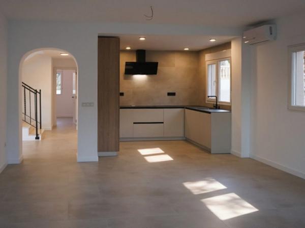 Chalet independiente en venta en Calle de Torrevella, El Campello
thumbnail 1