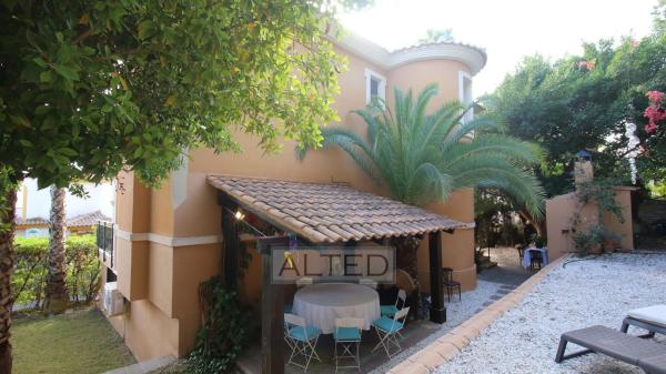 Chalet independiente en venta en Calle de la Boira, 3, Mutxamel
thumbnail 2