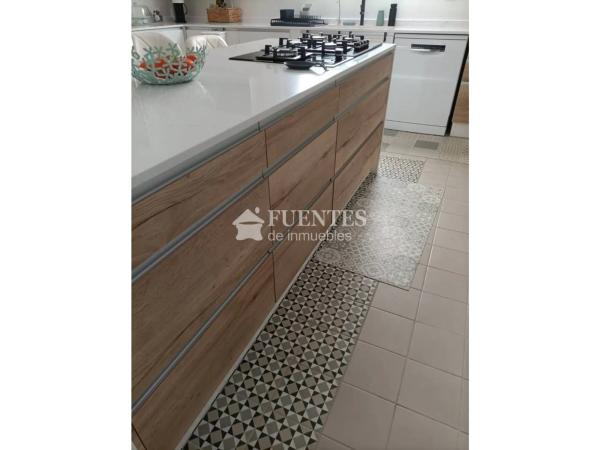 Chalet independiente en venta en Avenida Ancha de Castelar, San Vicente del Raspeig
thumbnail 1