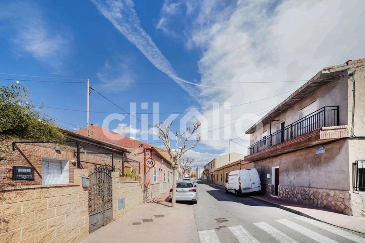 Sale of independent chalet in Calle Toledo, San Vicente del Raspeig
photo 1
