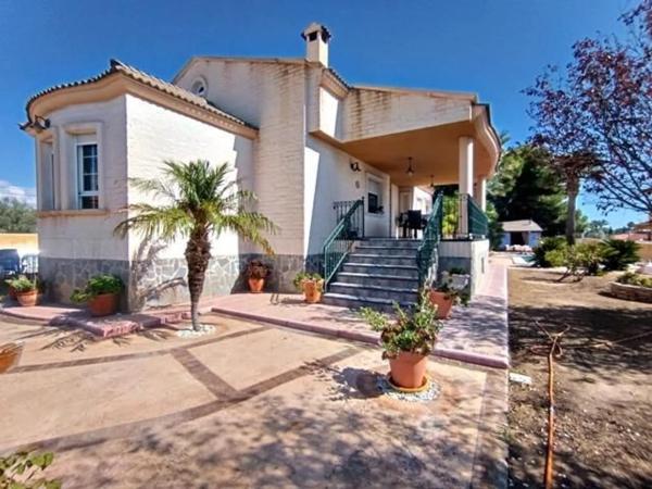 Chalet independiente en venta en Villamontes-Boqueres, San Vicente del Raspeig
thumbnail 2