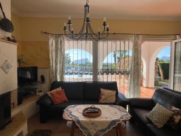 Chalet independiente en venta en Cala Advocat - Baladrar, Benissa
 photo 1