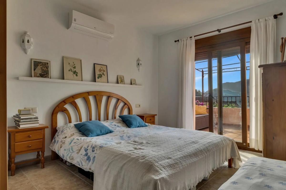 Venta de chalet adosado en  Partida la Empedrola , Calpe photo 3