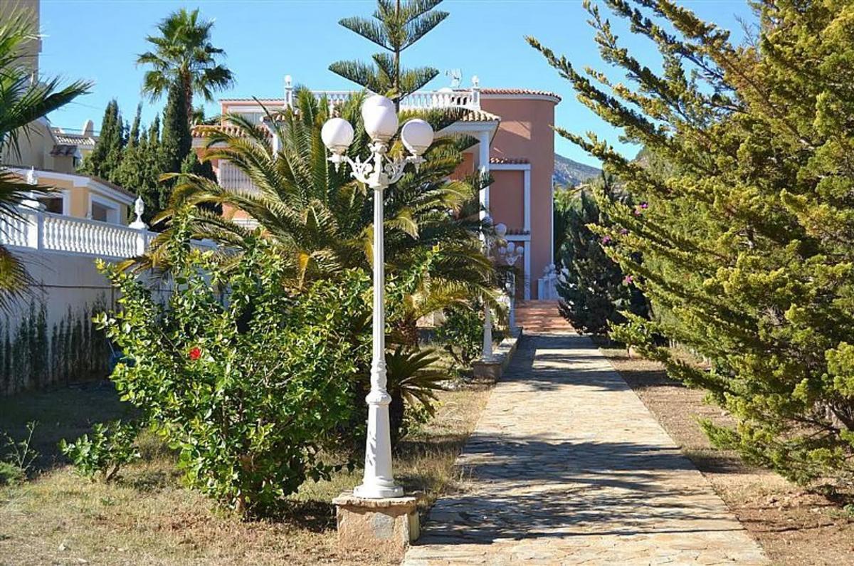 Sale of independent chalet in Canuta, Calpe
photo 2