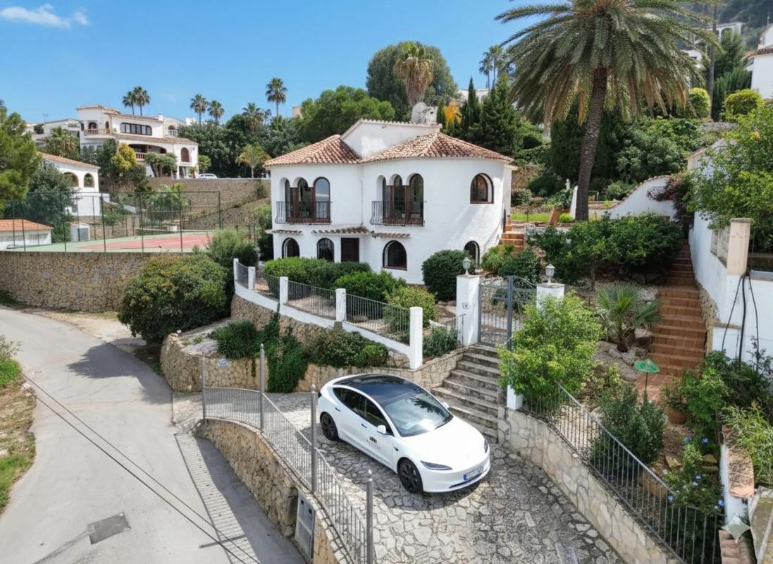 Sale of independent chalet in El Montgó, Denia
 photo 4