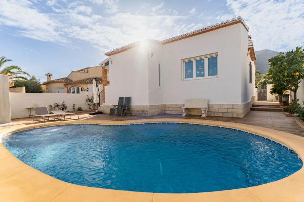 Chalet independiente en venta en El Montgó, Denia
thumbnail 1