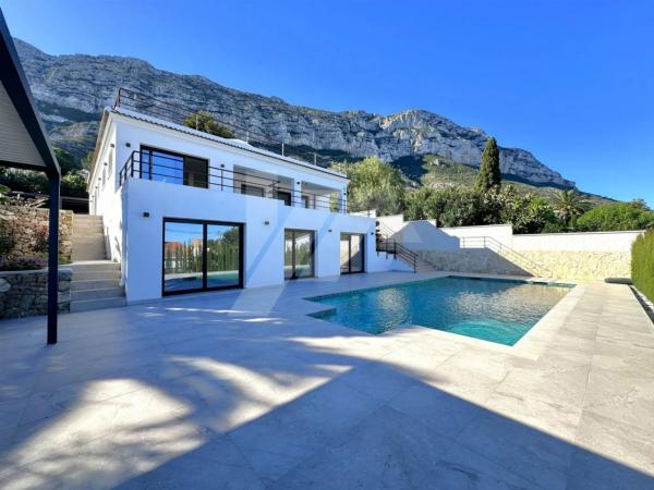 Chalet independiente en venta en El Montgó, Denia
thumbnail 1