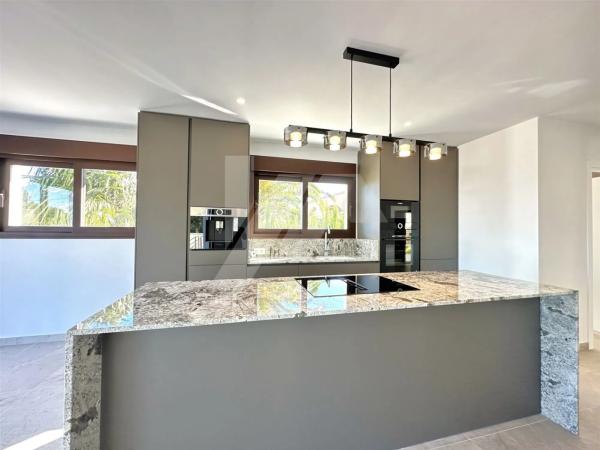 Chalet independiente en venta en El Montgó, Denia
thumbnail 2