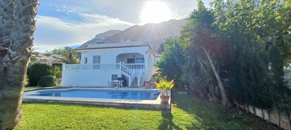 Chalet independiente en venta en El Montgó, Denia
thumbnail 1