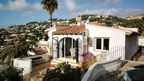 Chalet wolnostojący na sprzedaż w  Pinar de Advocat-Cometa, Moraira photo 1