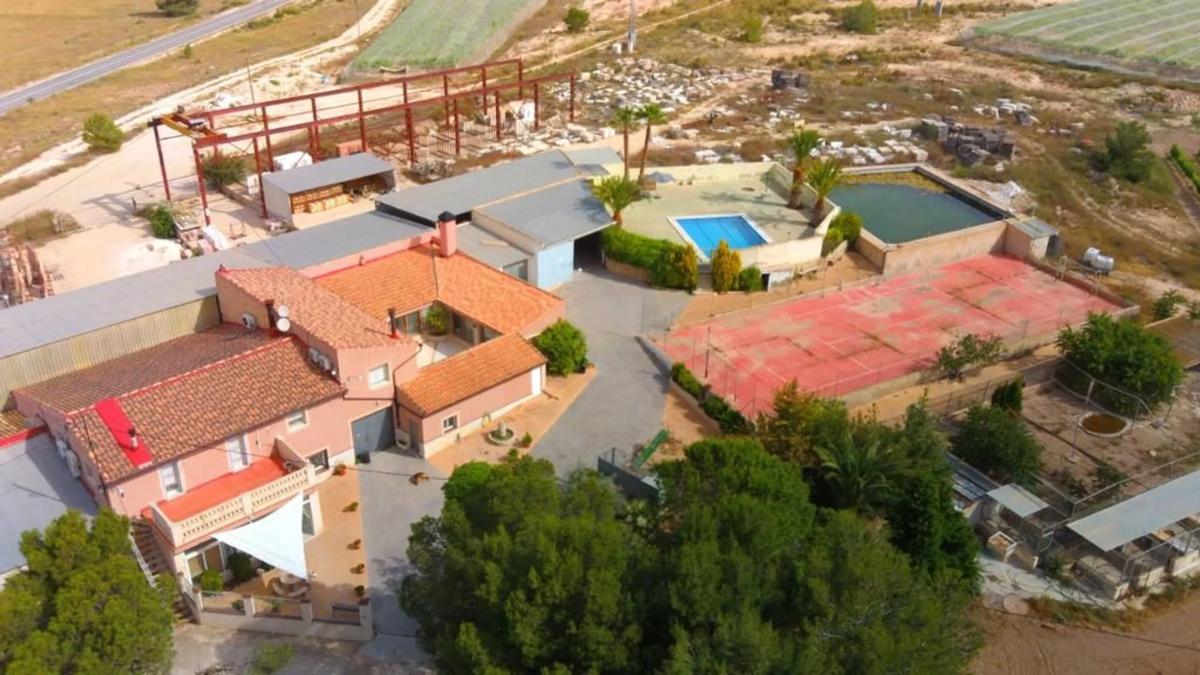 Venta de chalet independiente en C4RF+X9, Monovar
photo 1