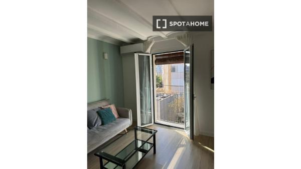 Piso en alquiler en Carrer de l'Est , Barcelona thumbnail 2