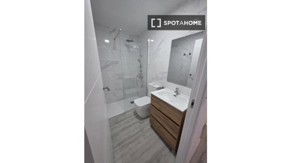 Apartment for rent in  C. de Eugenia de Montijo , Madrid photo 4