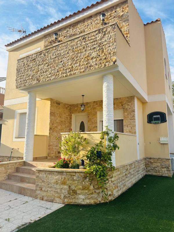 Sale of independent chalet in Calle Mimosa, Pilar de la Horadada
photo 1