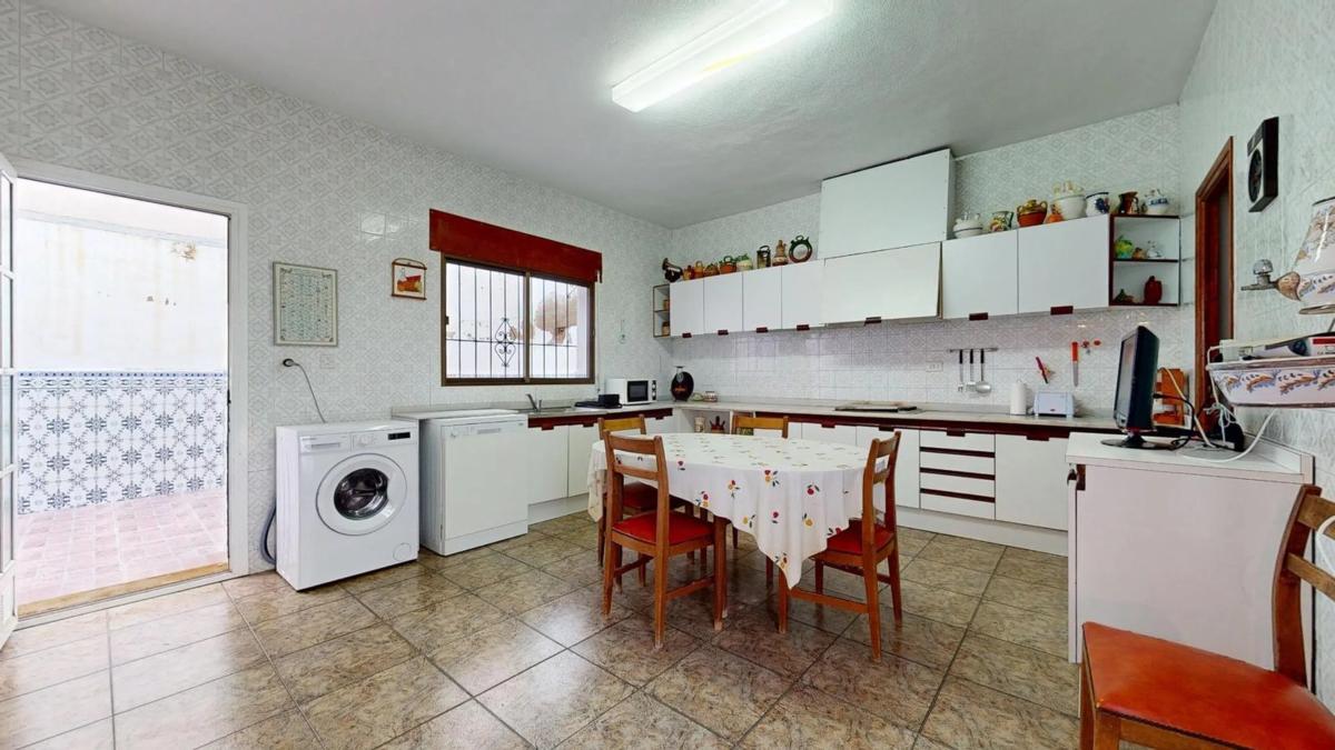 Sale of independent chalet in Avenida los Villenas, Pilar de la Horadada
 photo 5