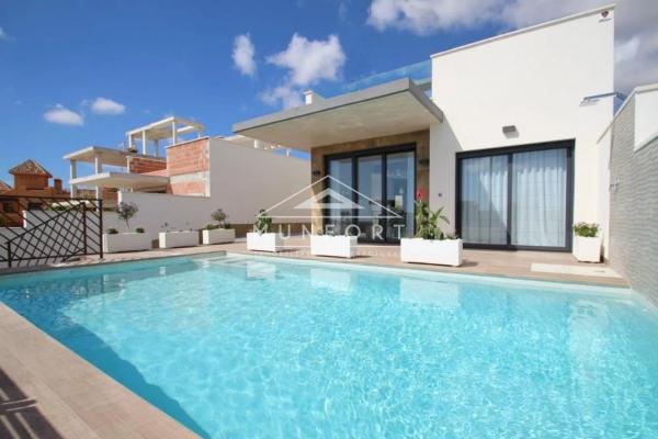 Chalet independiente en venta en San Miguel de Salinas, San Miguel de Salinas
photo 1